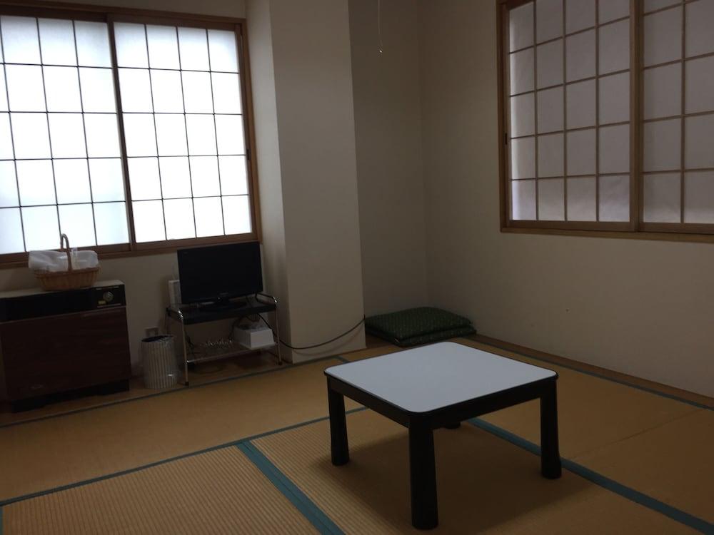 ホテル ミストラル 南魚沼市 エクステリア 写真
